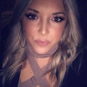 Meet your Posher, Holly